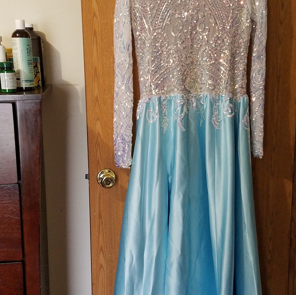Prom Dress - Picture 2 of 6